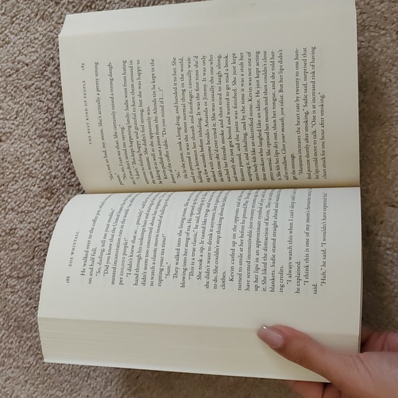 Book - The best kinds of people by Zoe Whittall - Picture 2 of 3